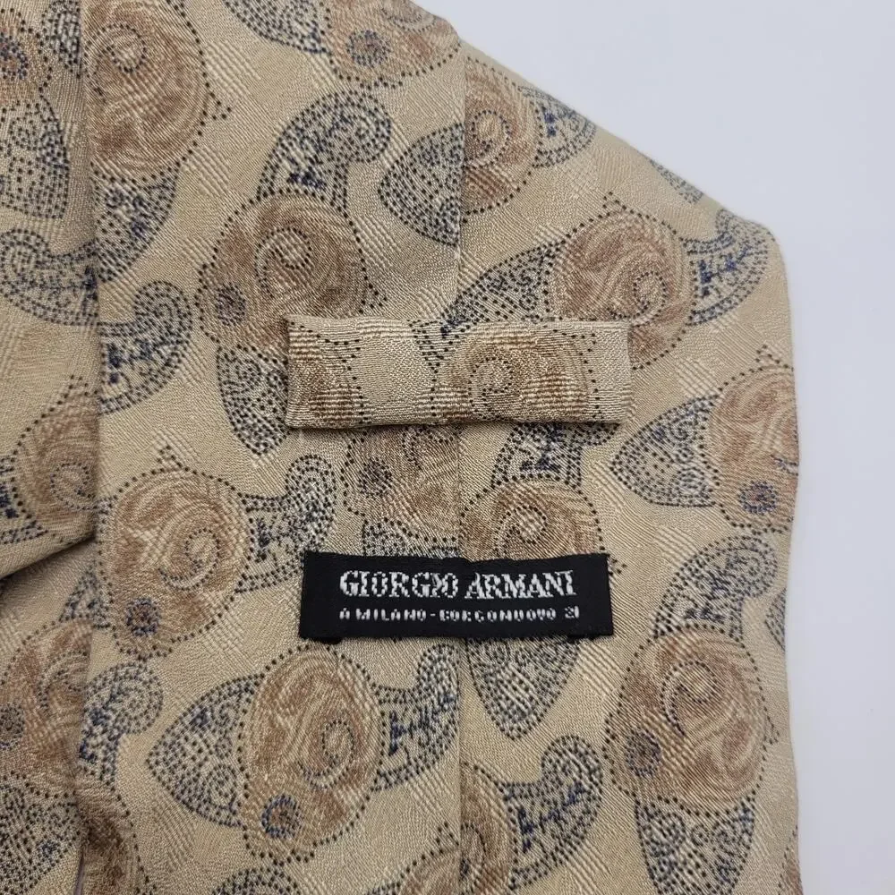 Giorgio Armani Tie Beige Paisley‎ Silk Necktie Handmade Luxury Designer Classic